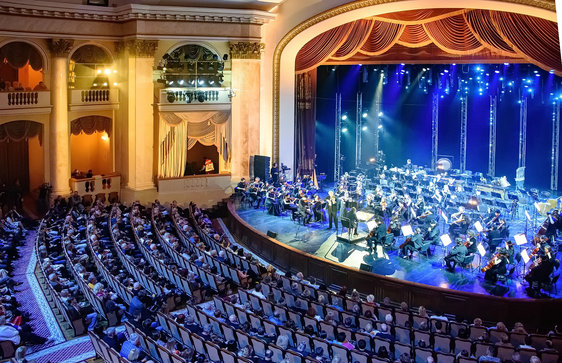 Чехов. 5 пудов любви, 22 несчастья, 33 истерики, минус 3 сестры