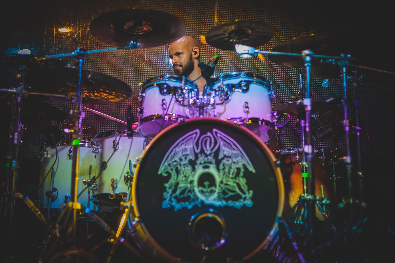 Queen лучшие хиты с симфоническим оркестром. One Vision